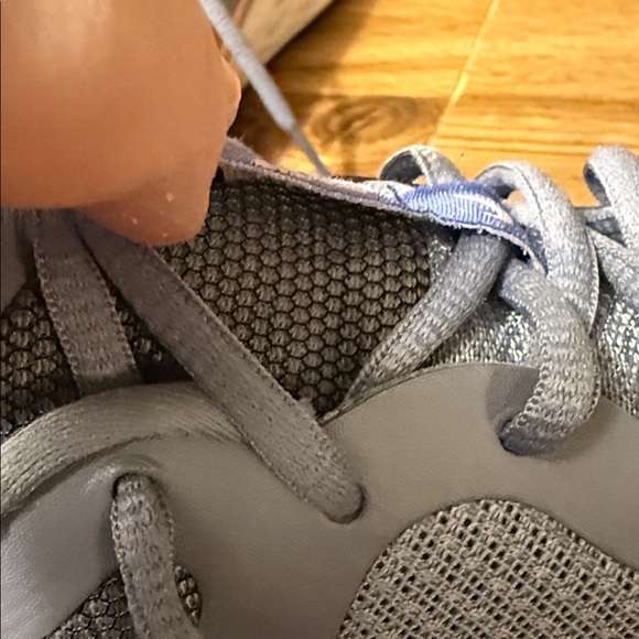 Nike Women’s sz 11 gray athletic shoes - Picture 8 of 8